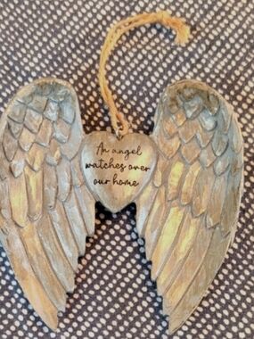 Angel Wing Wall Hanging with Heart Plaque